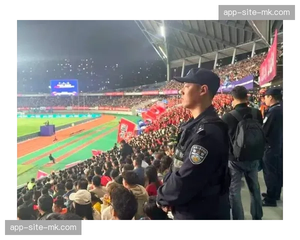 安保压力随跨国流动成倍增加，警力部署疏漏或引发球迷冲突隐患